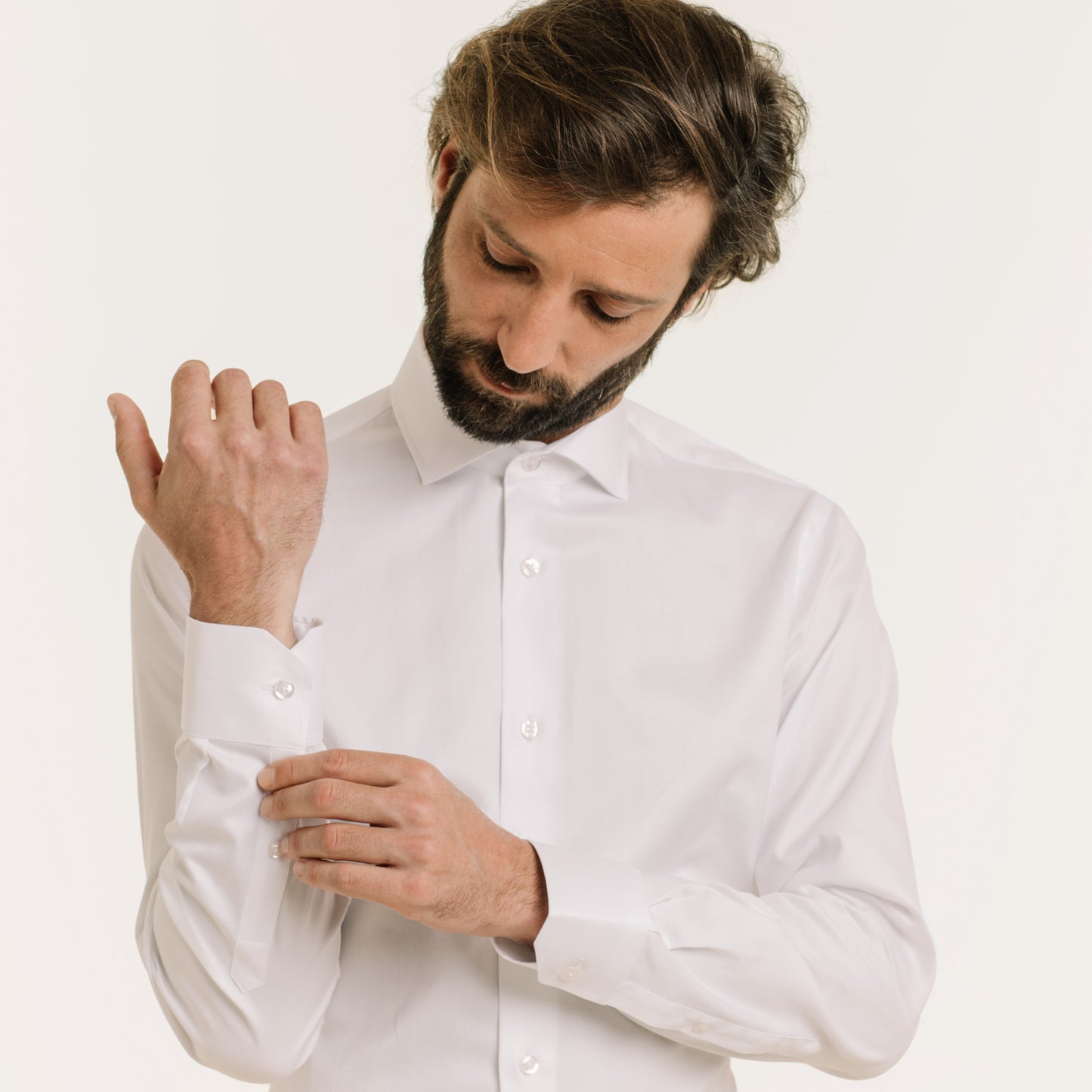 White double-twisted chevron fitted shirt