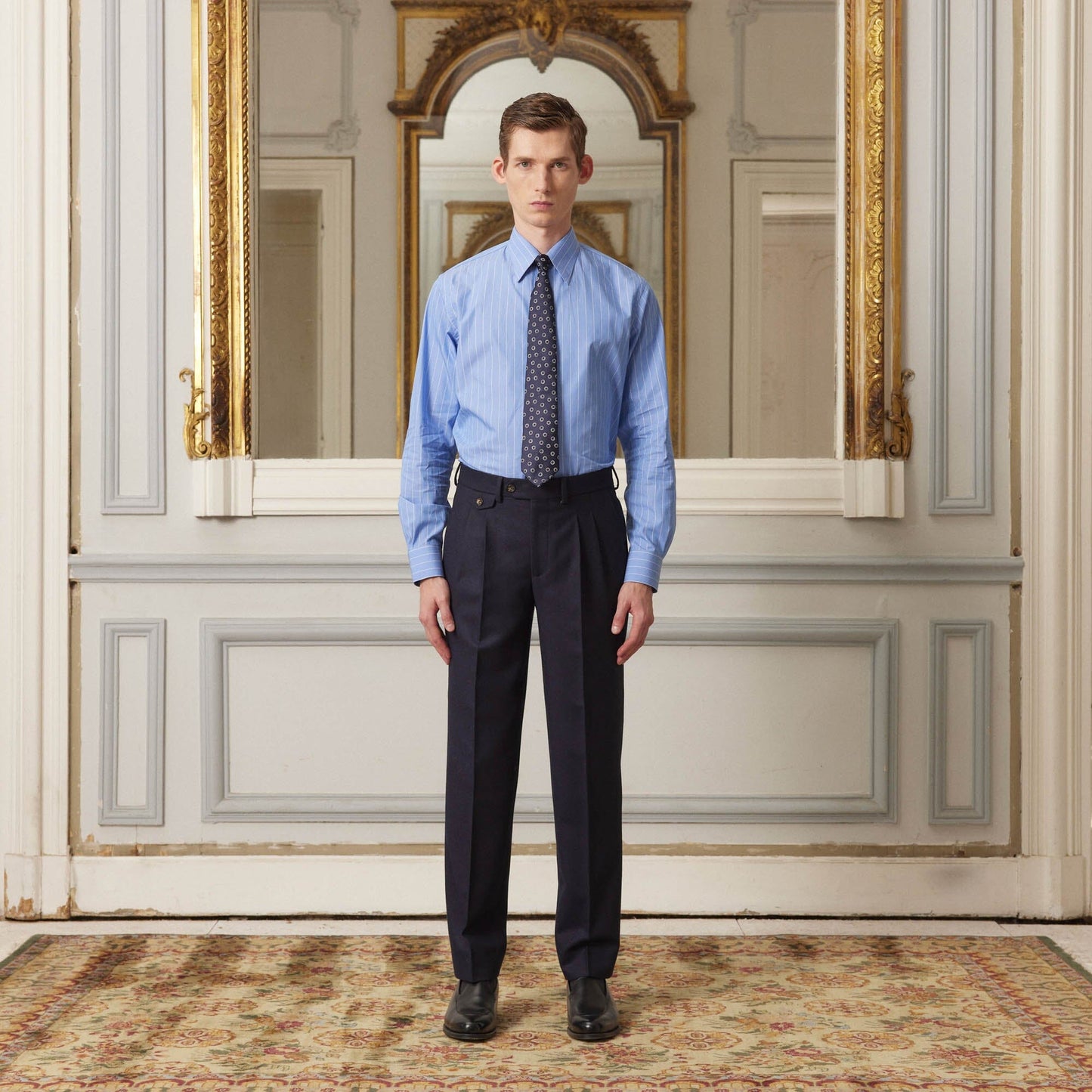 Chemise en popeline bleue à fines rayures blanches