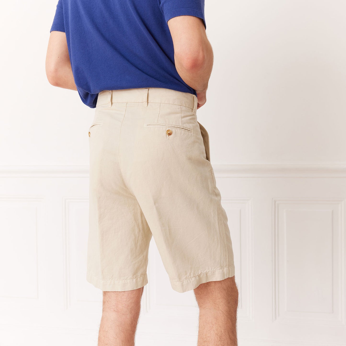 Ecru cotton and linen double pleated Bermuda shorts