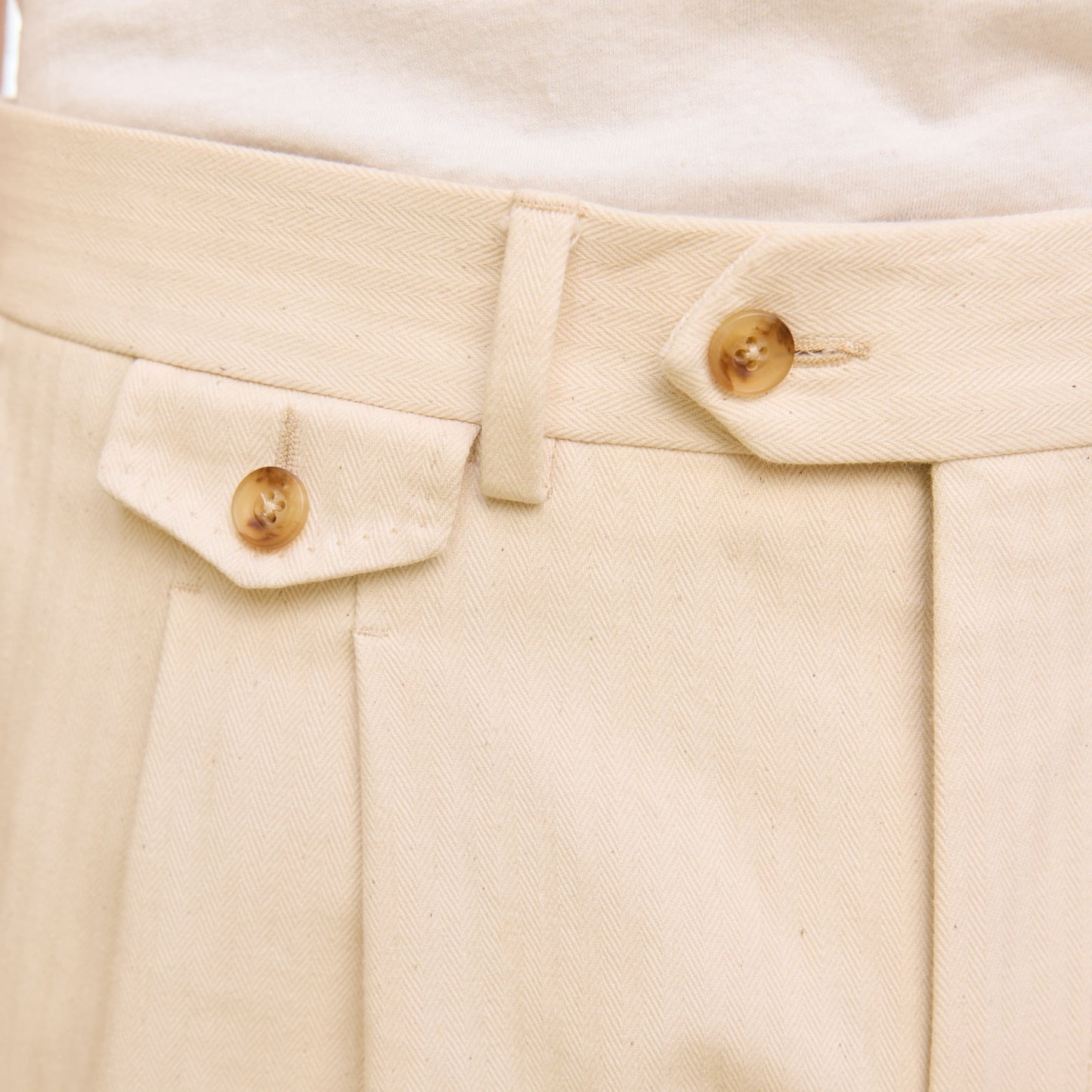 Short à double plis en coton écru