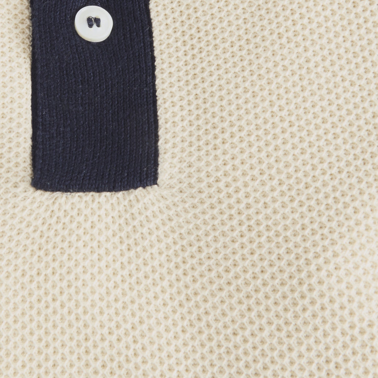 Polo en maille écru et marine