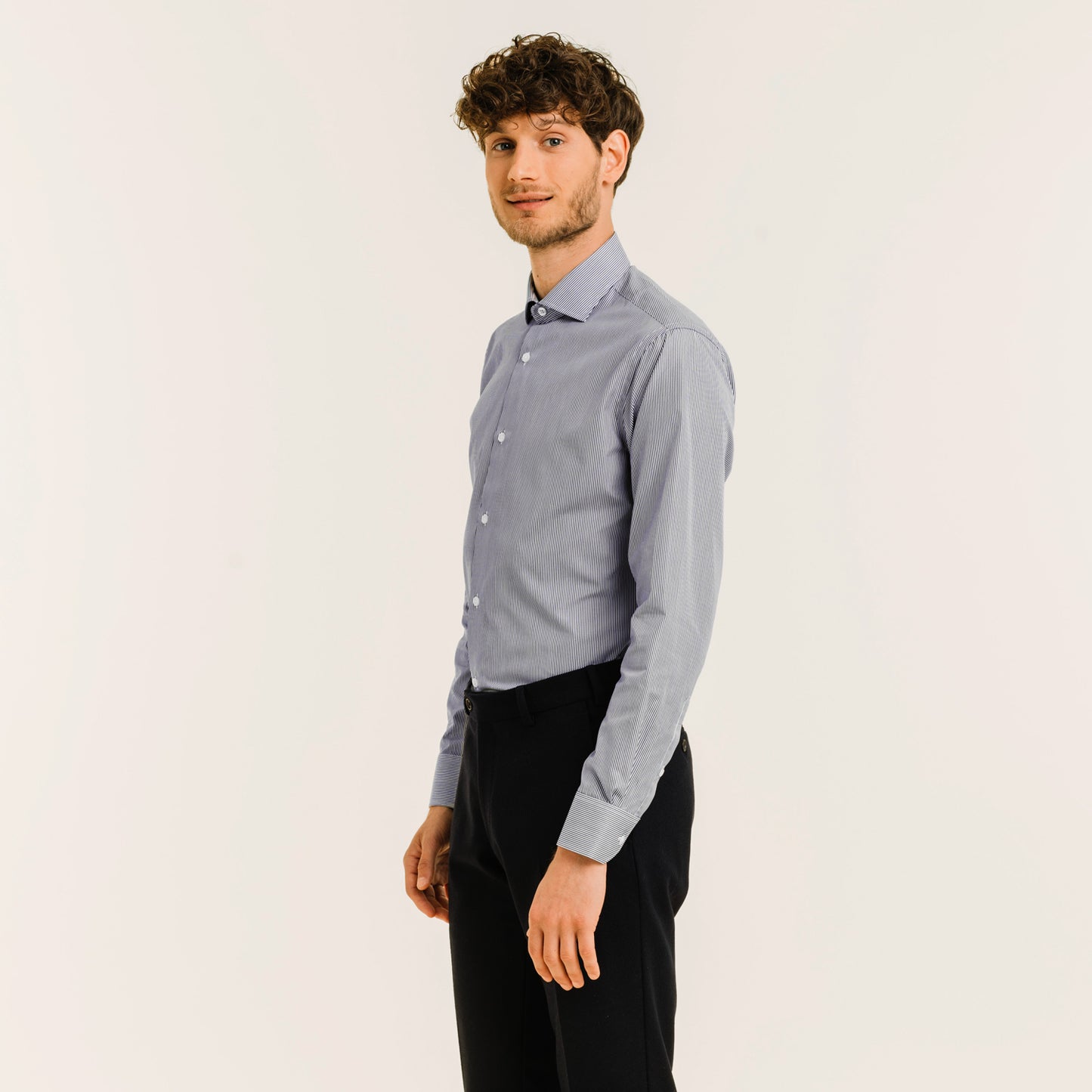 Double-twisted poplin shirt with small dark blue stripes