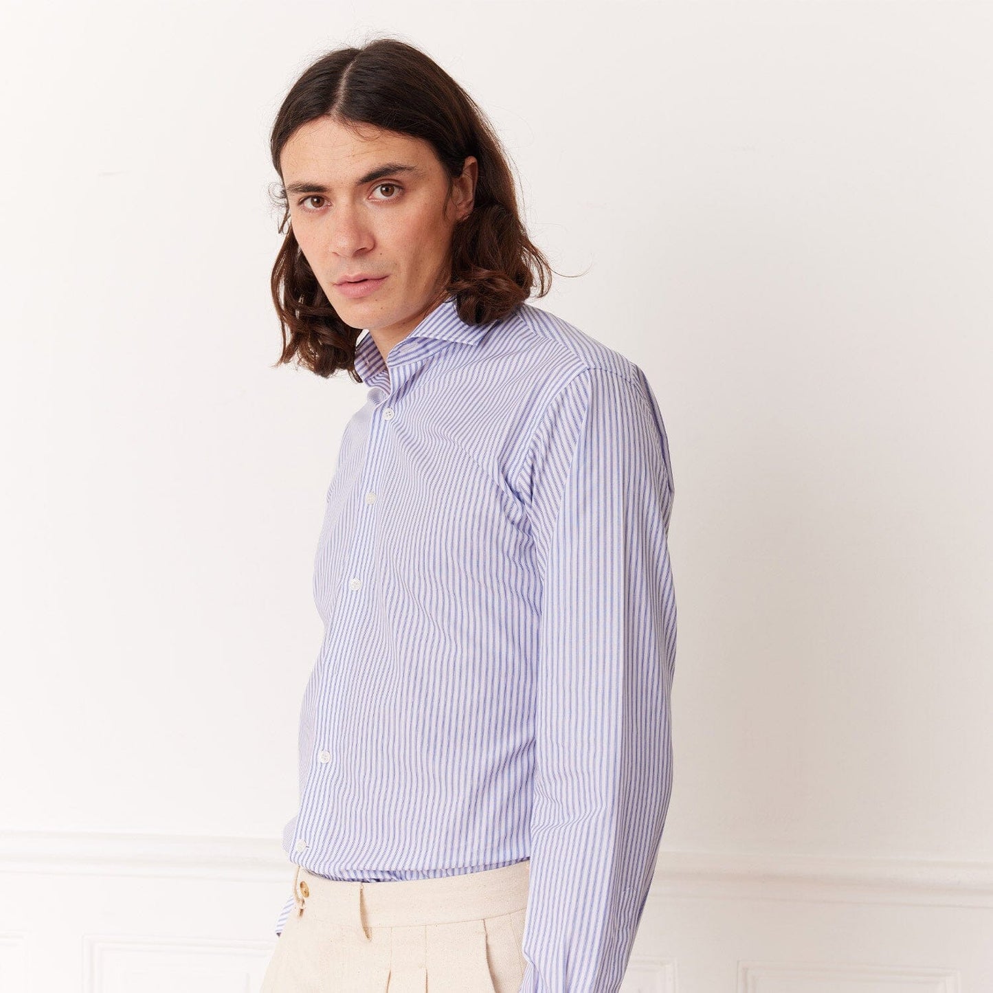 Chemise cintrée en popeline blanche à rayures bleues