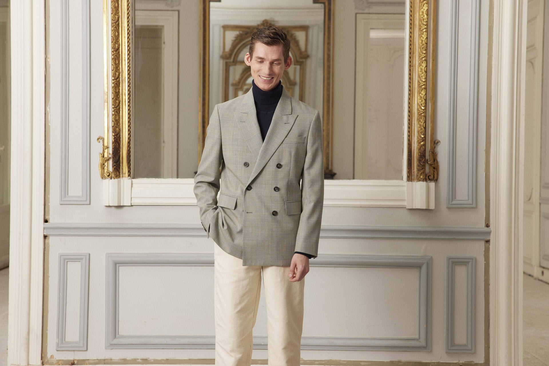Dare to wear a double-breasted jacket  Hast Paris