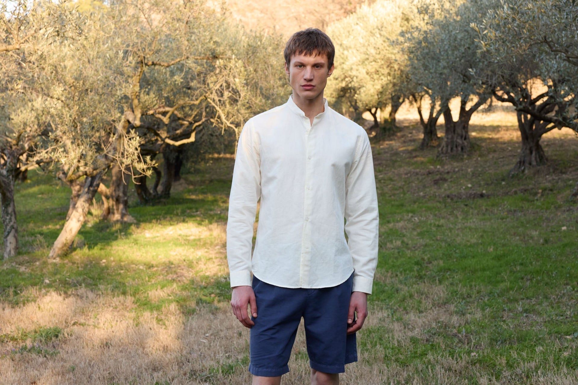 How to clean a colored shirt collar without damaging it  Hast Paris