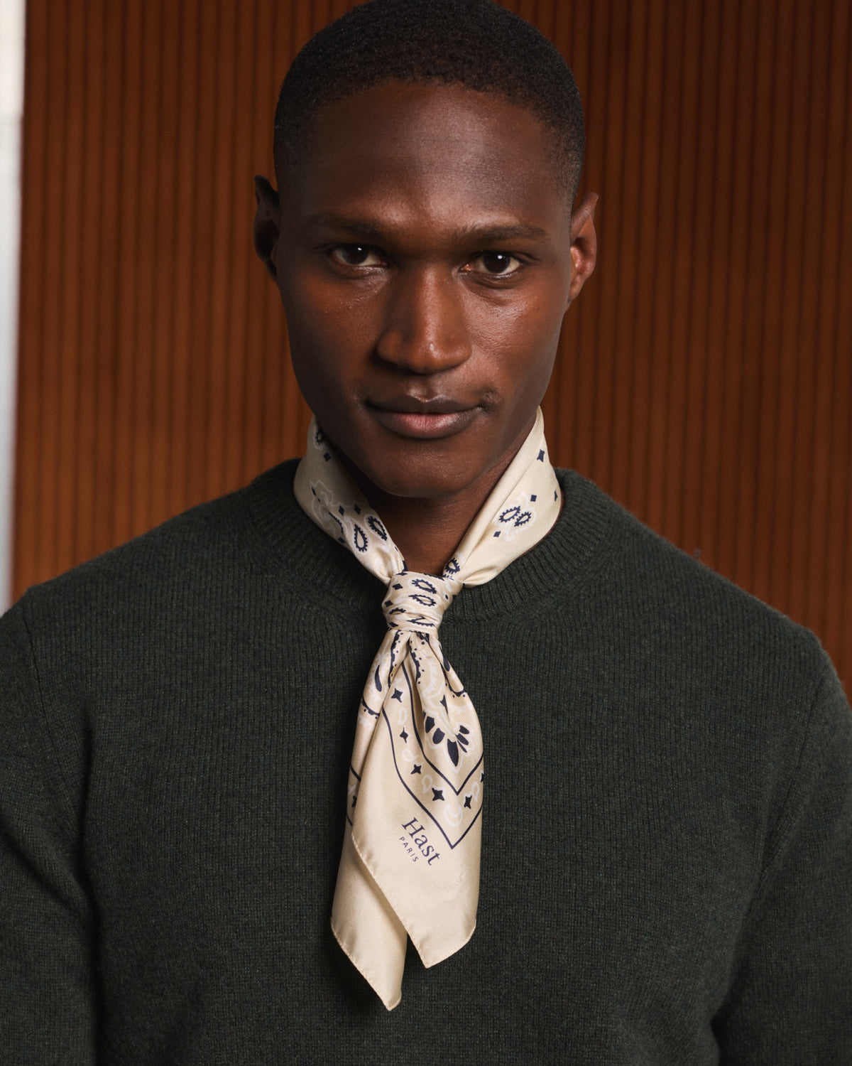 Foulard en soie écru à motif