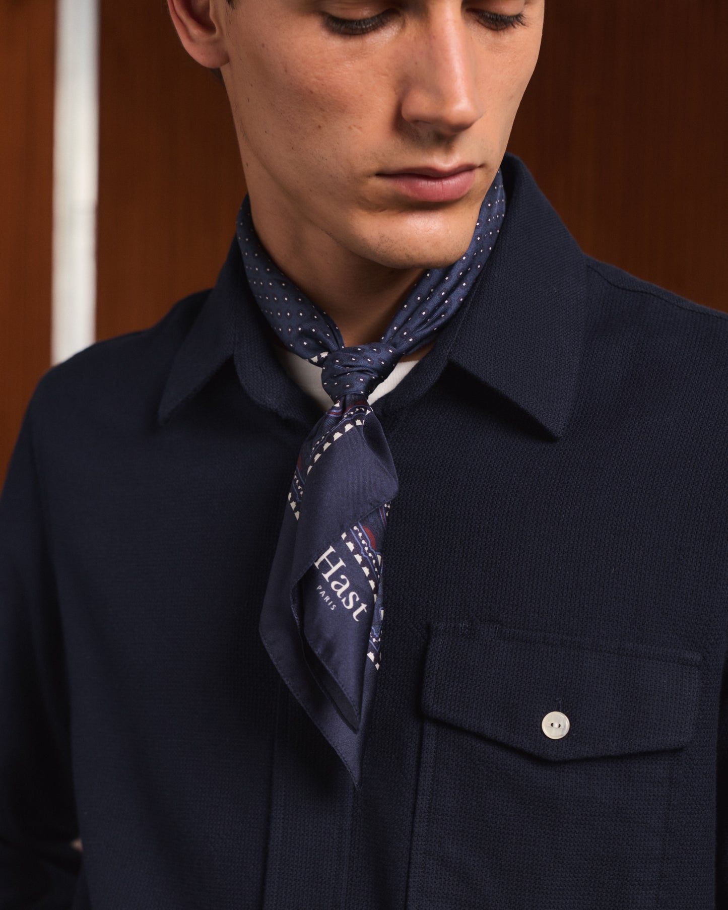 Foulard en soie marine à motif