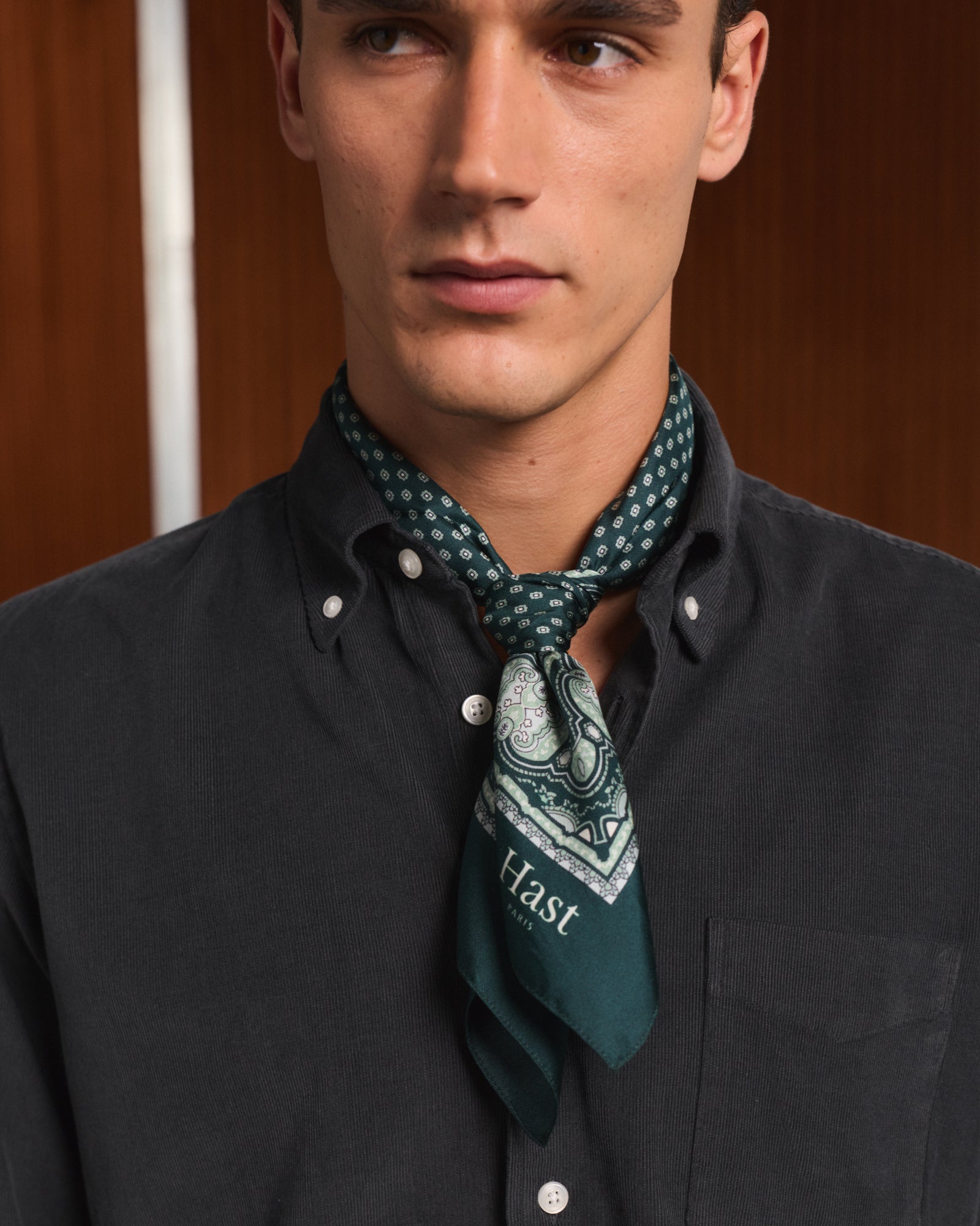 Foulard en soie vert à motif