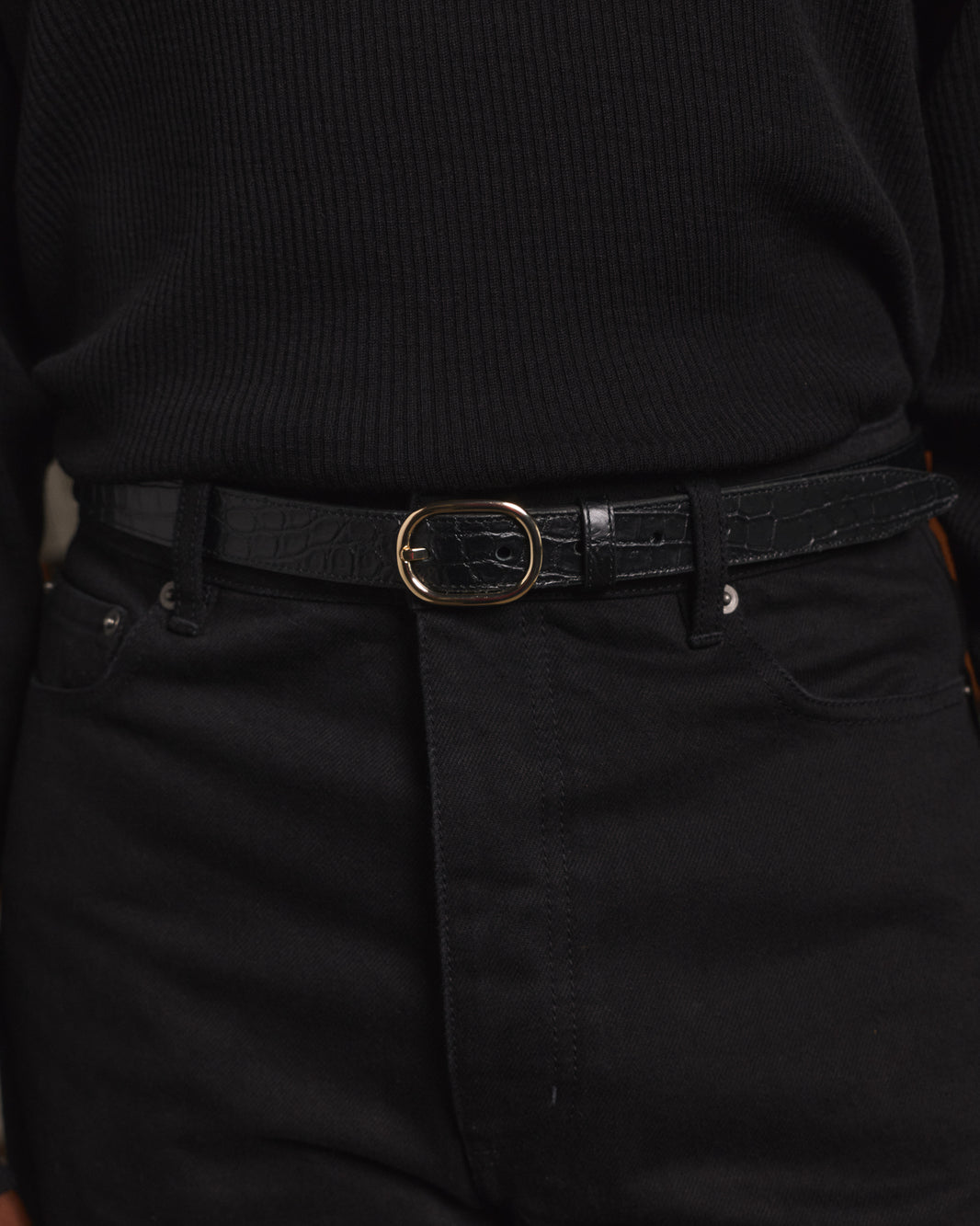 Ceinture en cuir noir embossée crocodile