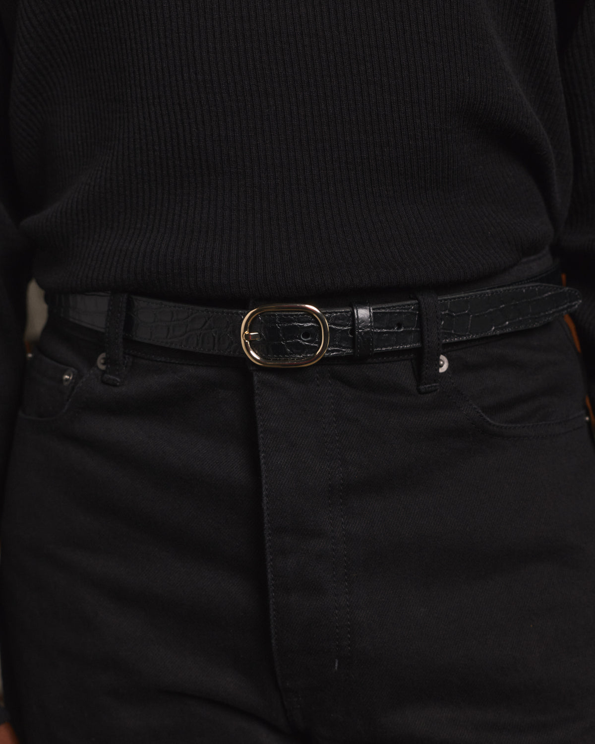 Ceinture en cuir noir embossée crocodile