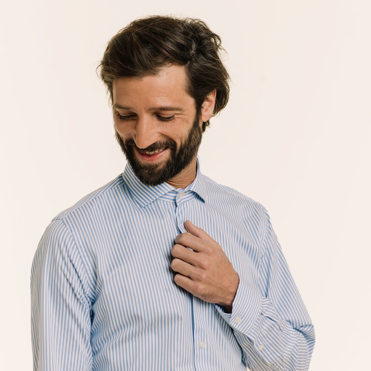 Fitted shirt in double twisted twill with blue stripes