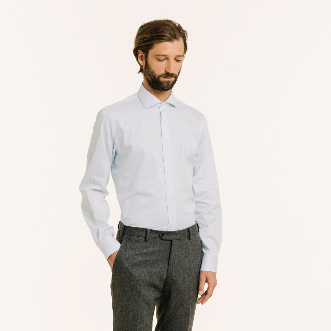 Fitted shirt in double-twisted twill with fine blue stripes