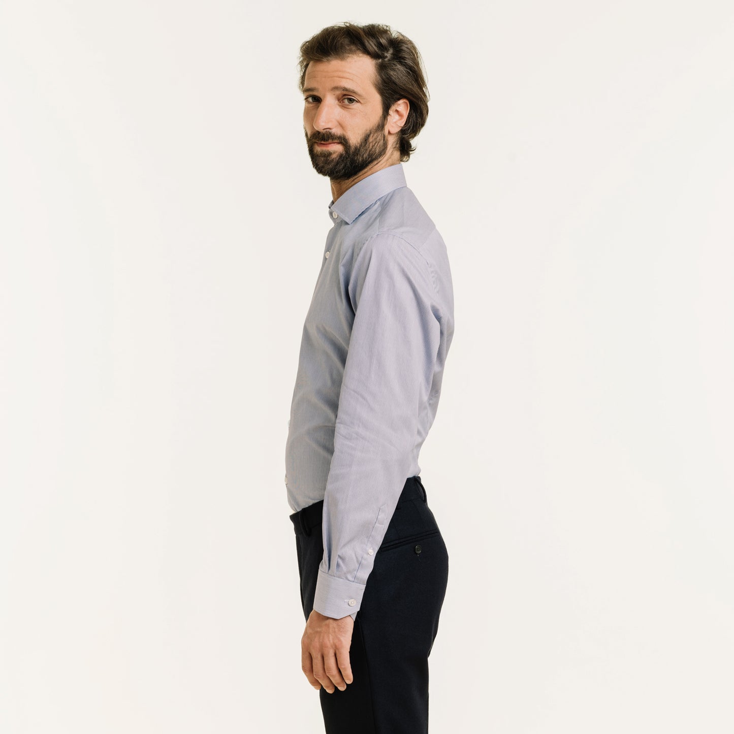 Fitted shirt in double-twisted twill with fine navy blue stripes