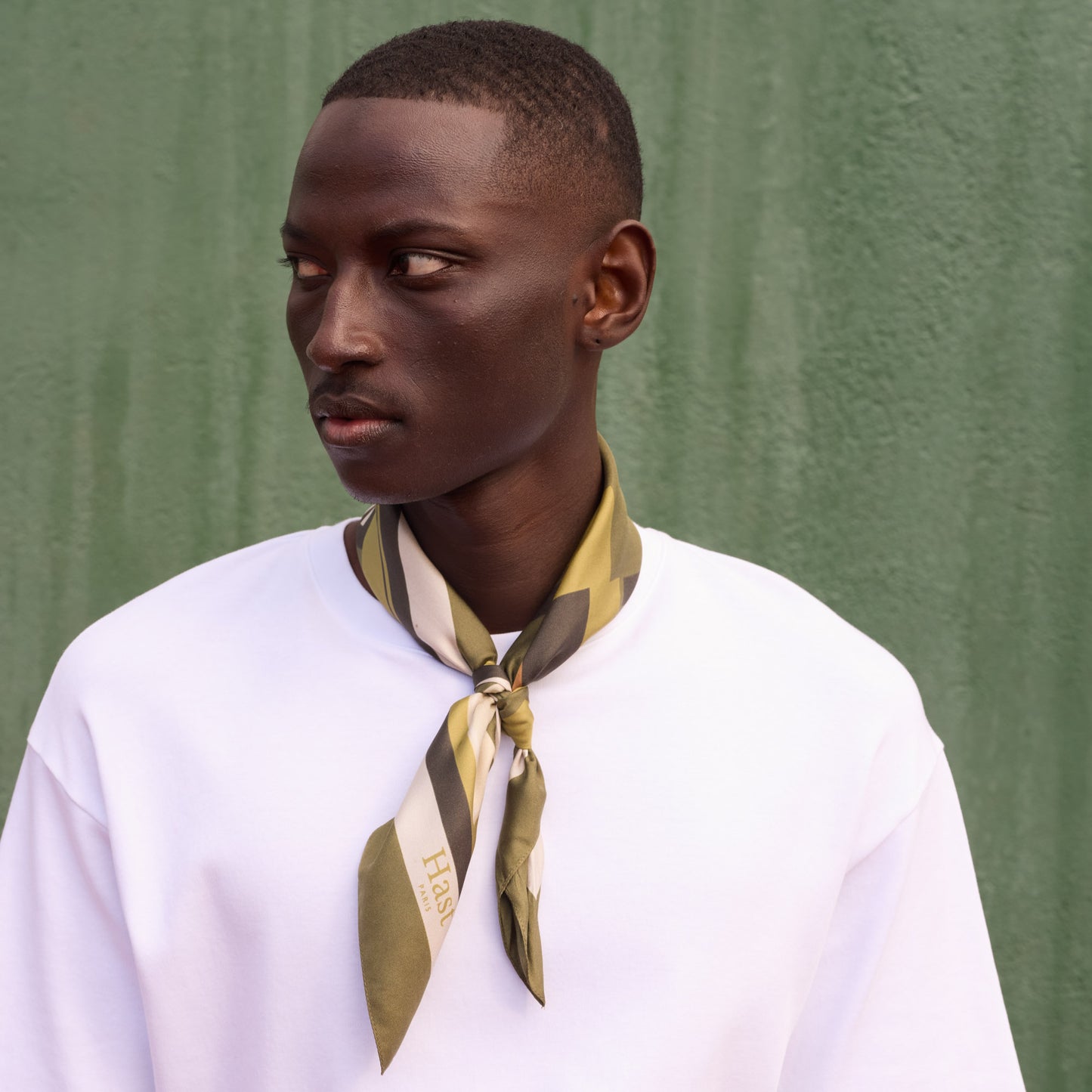 Bandana en soie kaki motif terrain de tennis