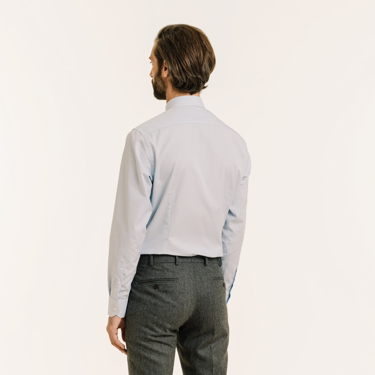 Fitted shirt in double-twisted poplin with small sky blue stripes