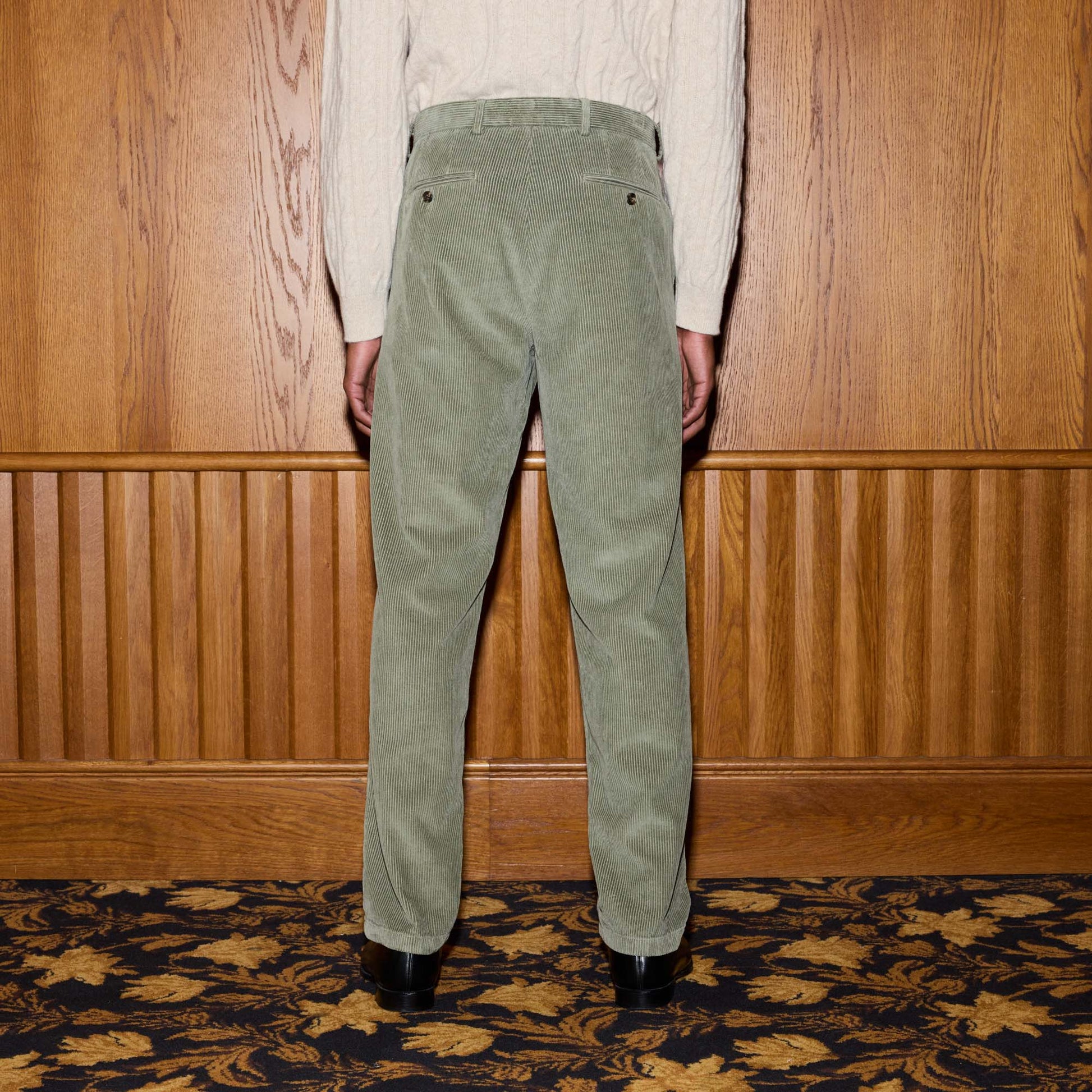 Chino en velours vert sauge