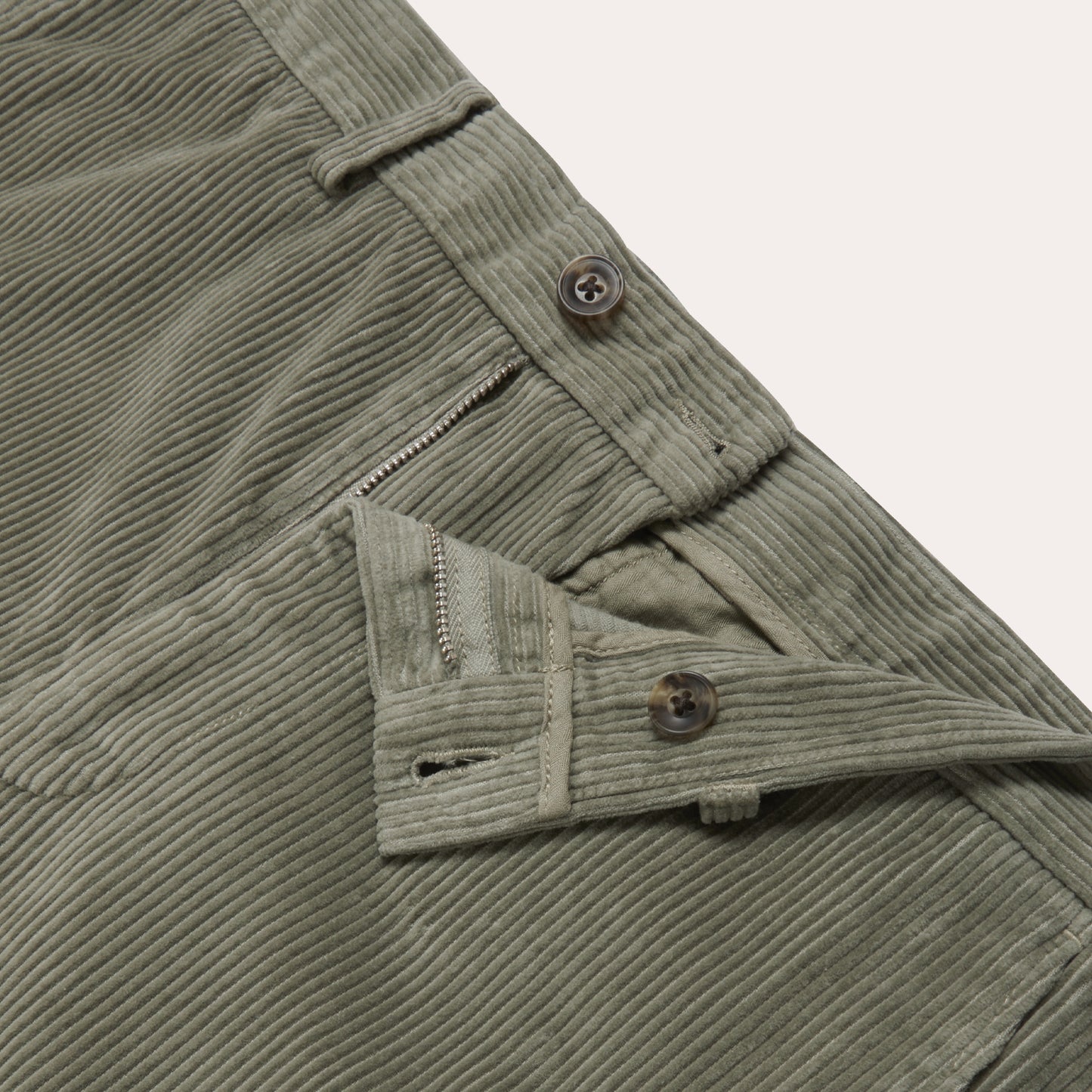 Chino en velours vert sauge