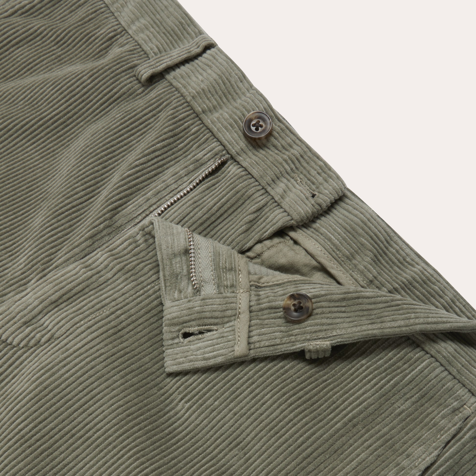 Chino en velours vert sauge