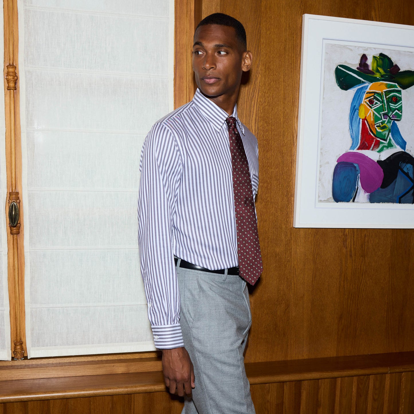 Chemise à rayures blanches et grises