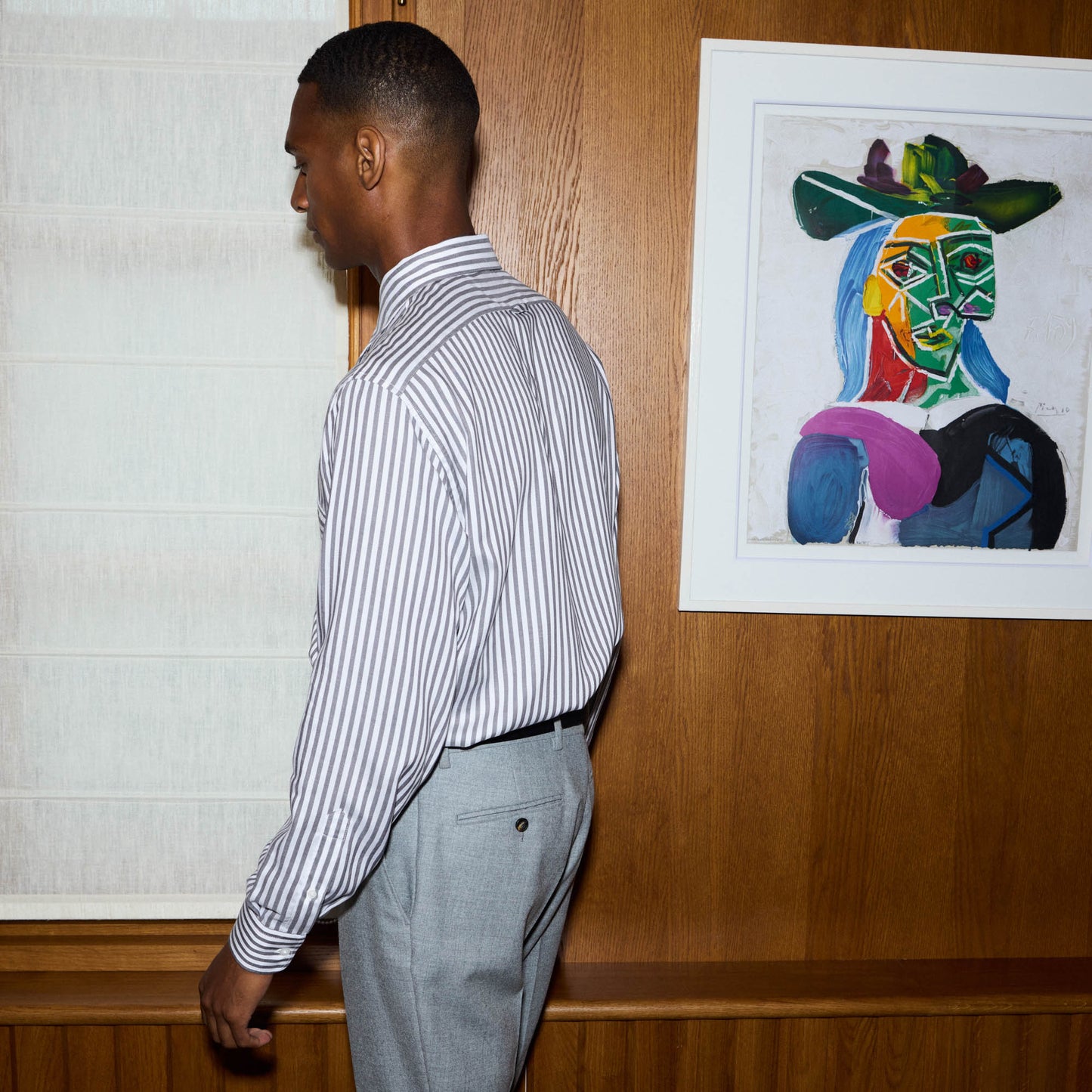 Chemise à rayures blanches et grises