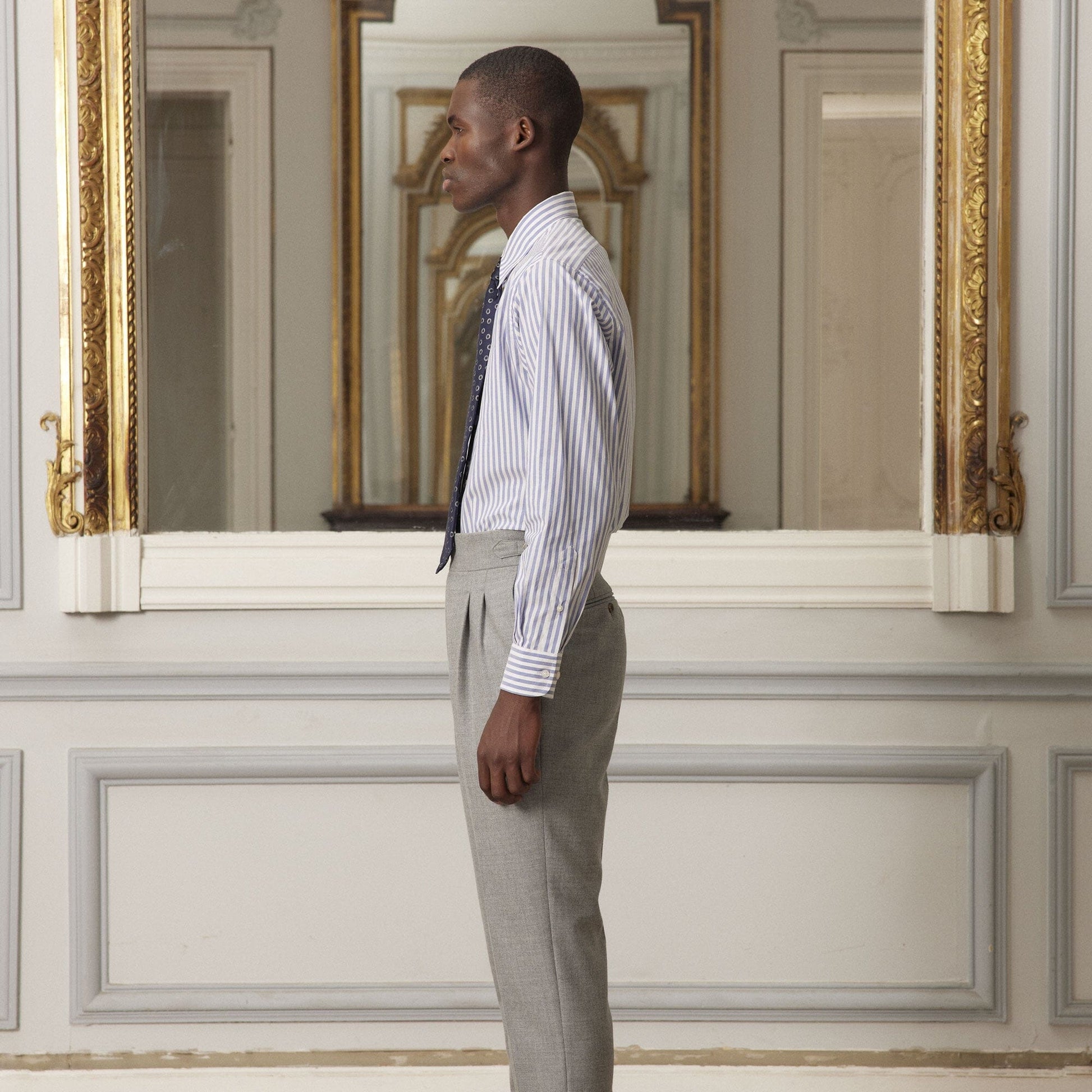 Chemise à rayures bleues et blanches