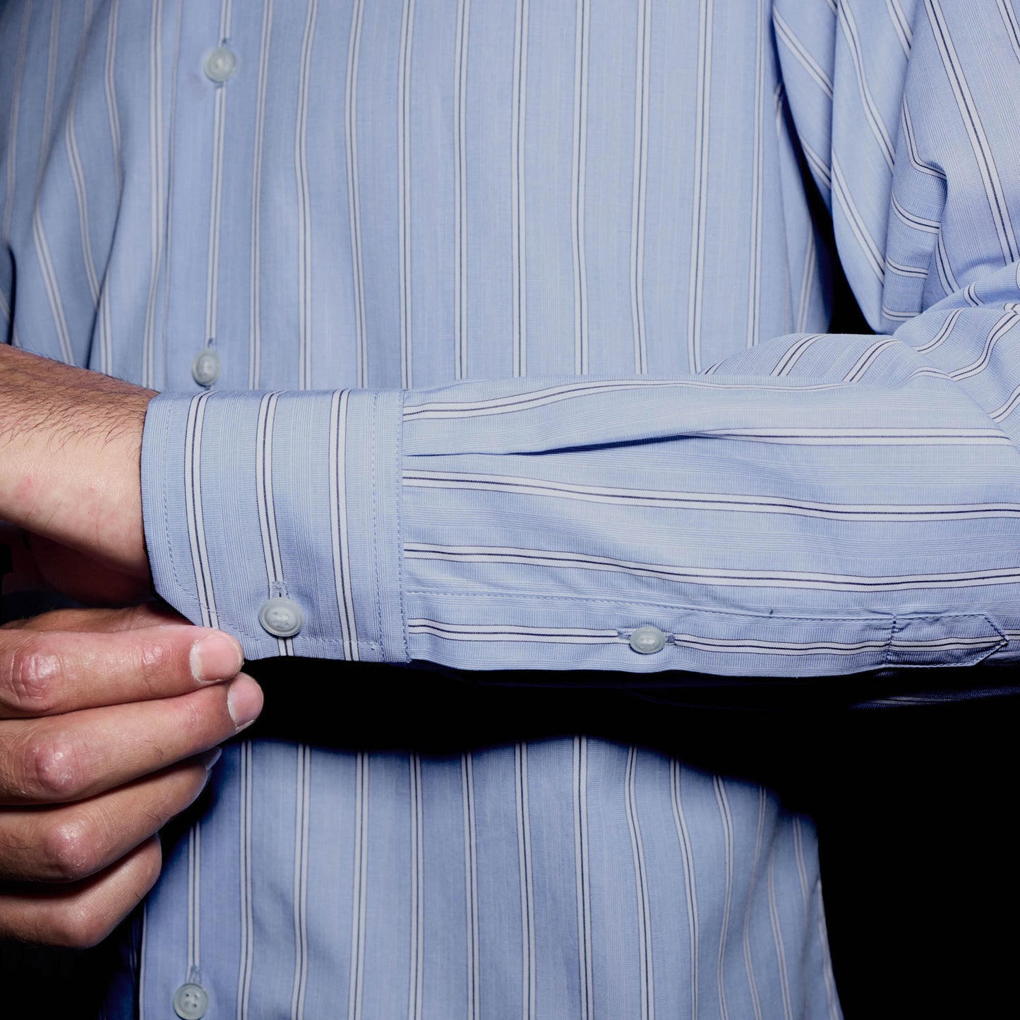 Chemise en popeline bleue à rayures