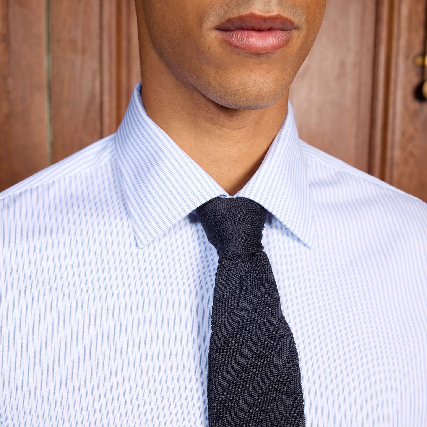 Chemise en popeline à fines rayures bleues