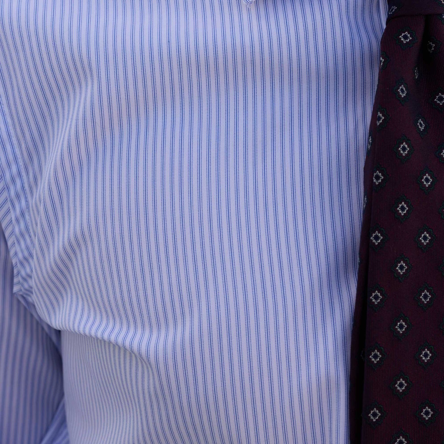 Chemise en popeline à fines rayures bleues