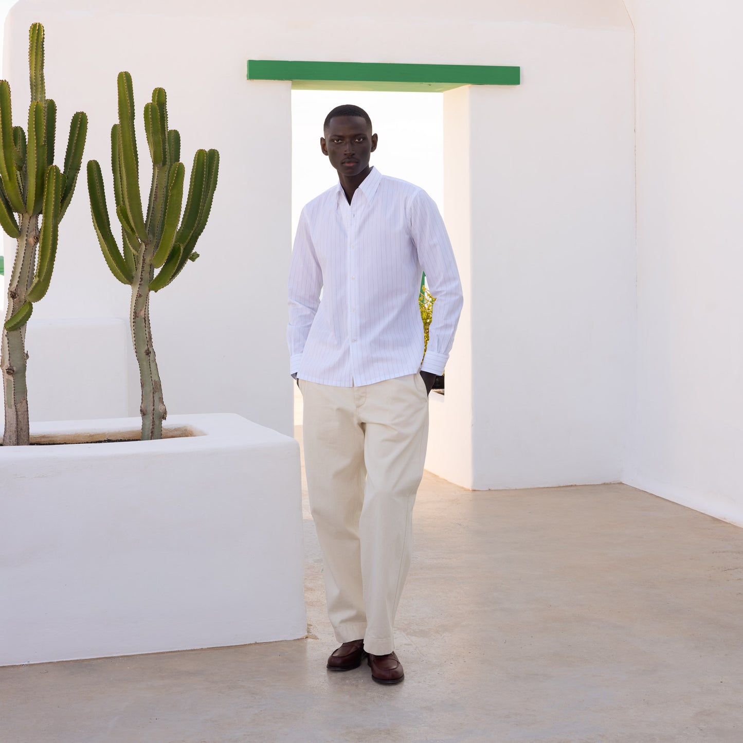 Chemise en popeline blanche à fines rayures