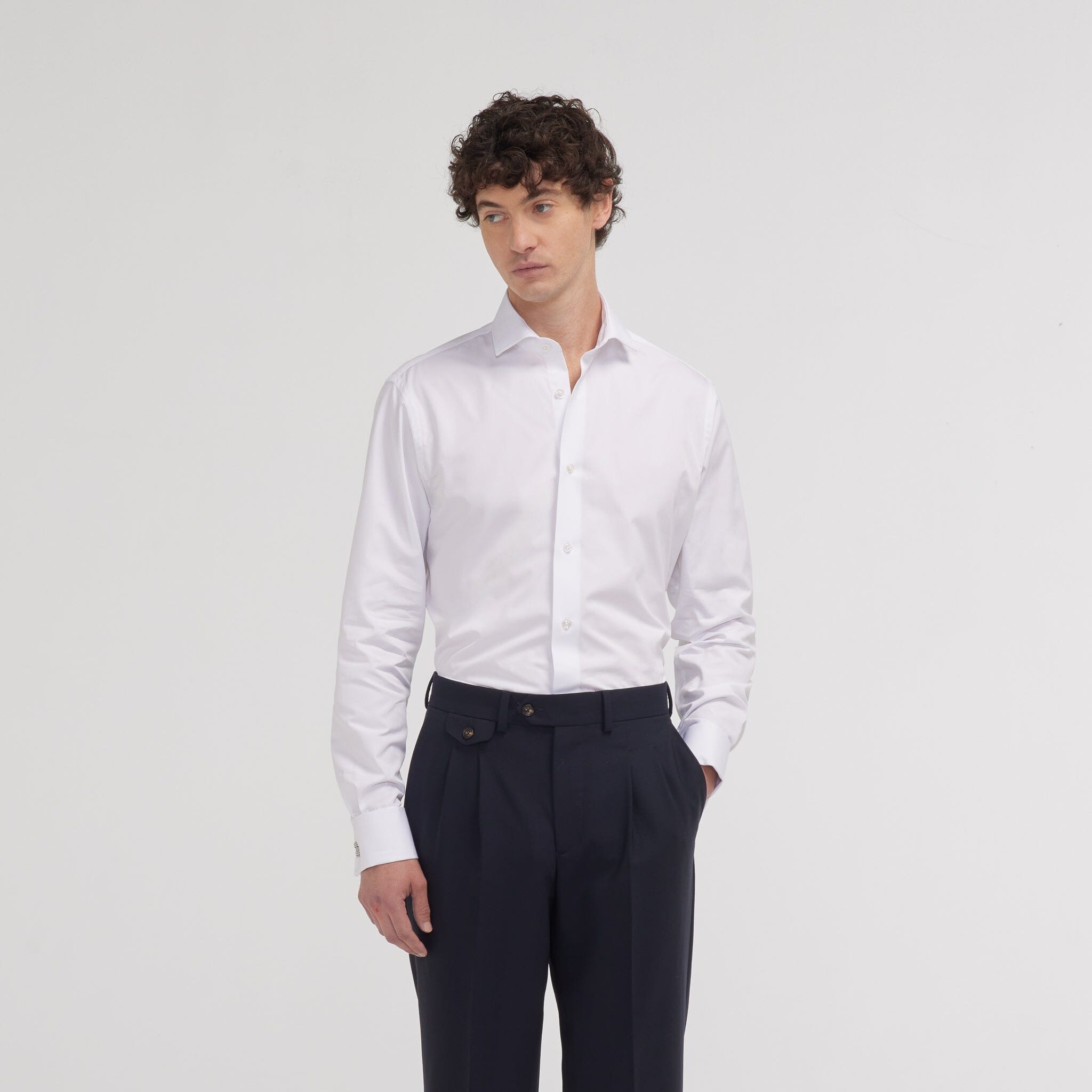 Chemise cintree en popeline double retors blanche a poignets mousquetaires