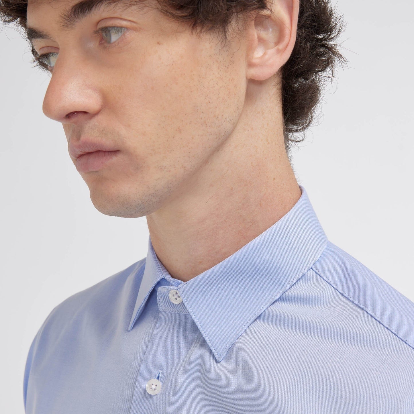 Fitted shirt in blue double-twisted twill