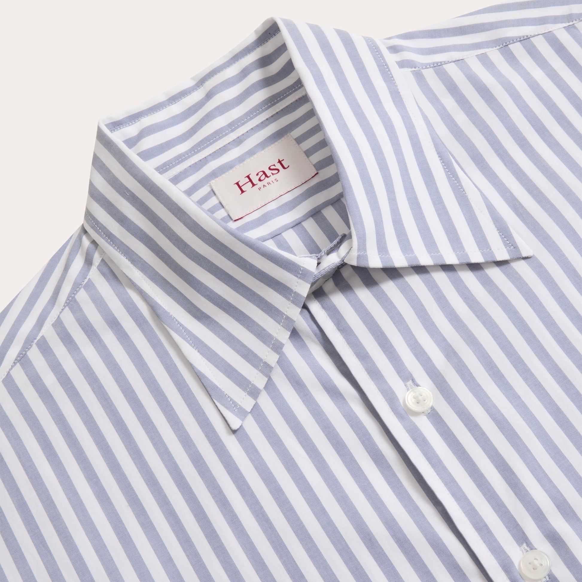 Chemise à rayures bleues et blanches