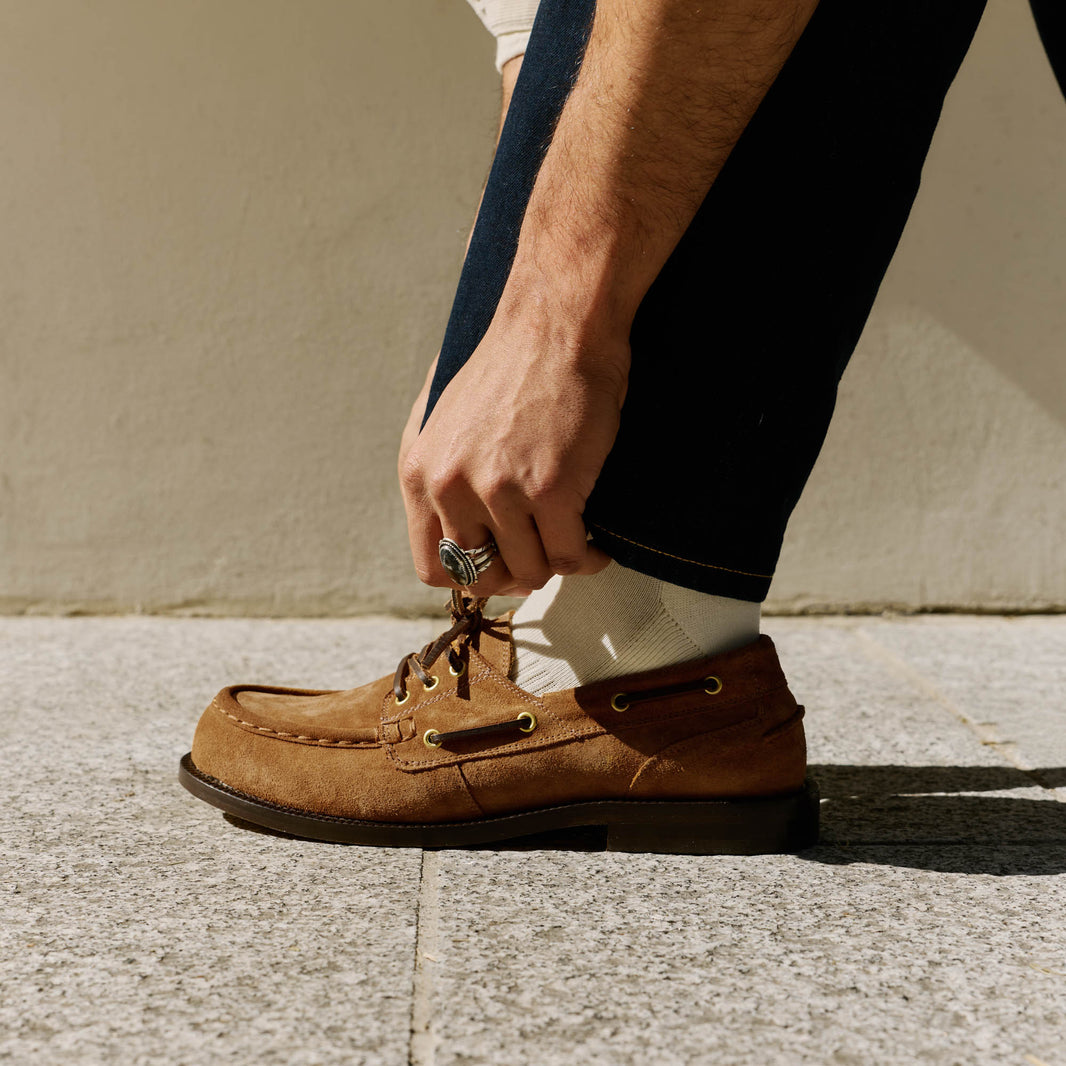 Chaussure bateau en cuir suède ambre
