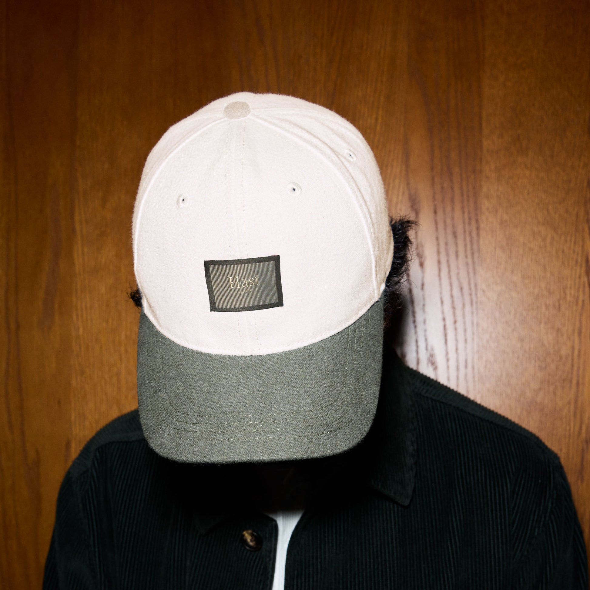 Casquette en coton écrue et verte