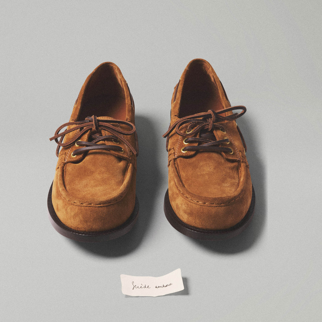 Chaussure bateau en cuir suède ambre