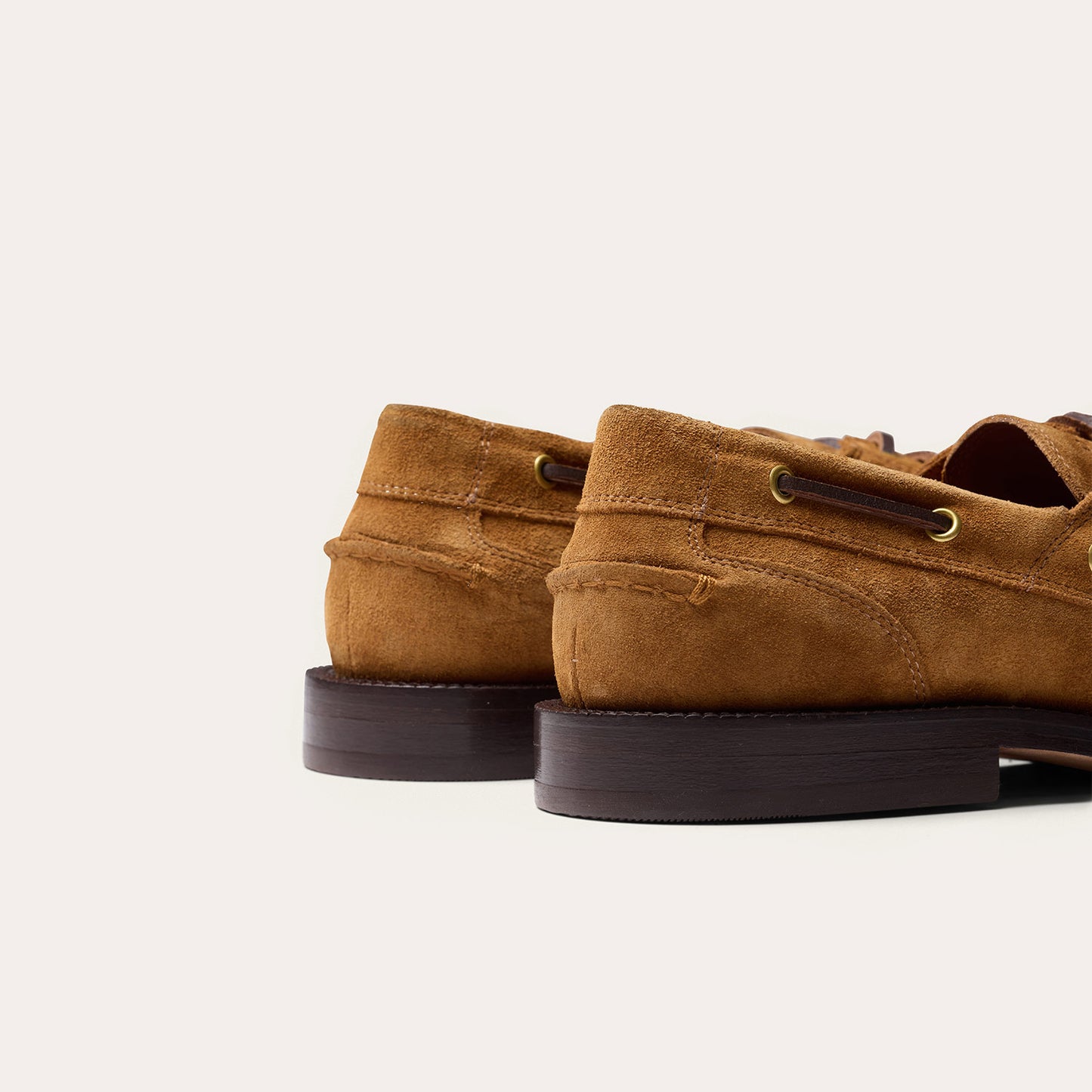 Chaussure bateau en cuir suède ambre
