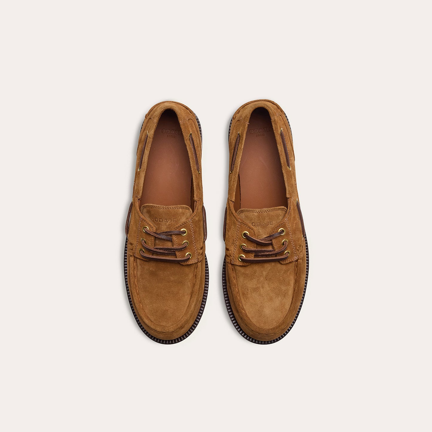 Chaussure bateau en cuir suède ambre