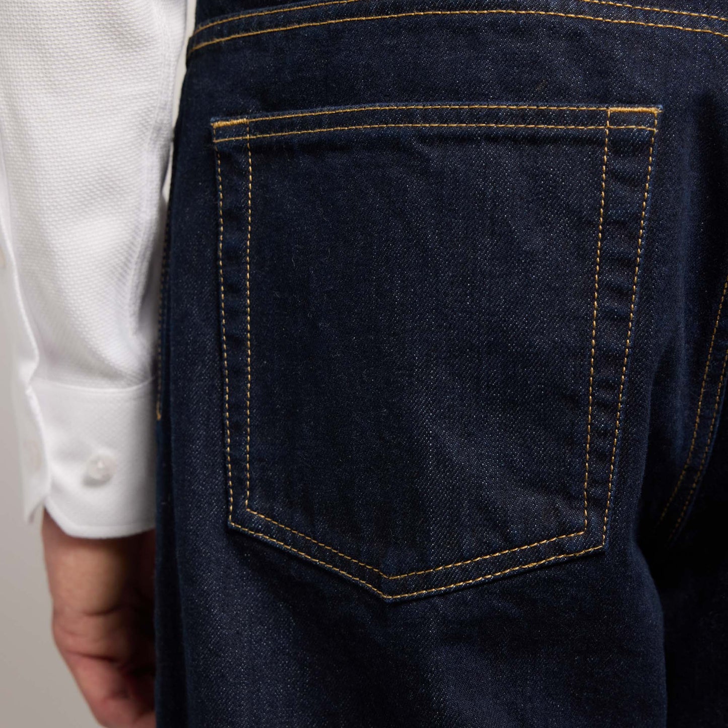 Jean selvedge droit brut en coton biologique italien