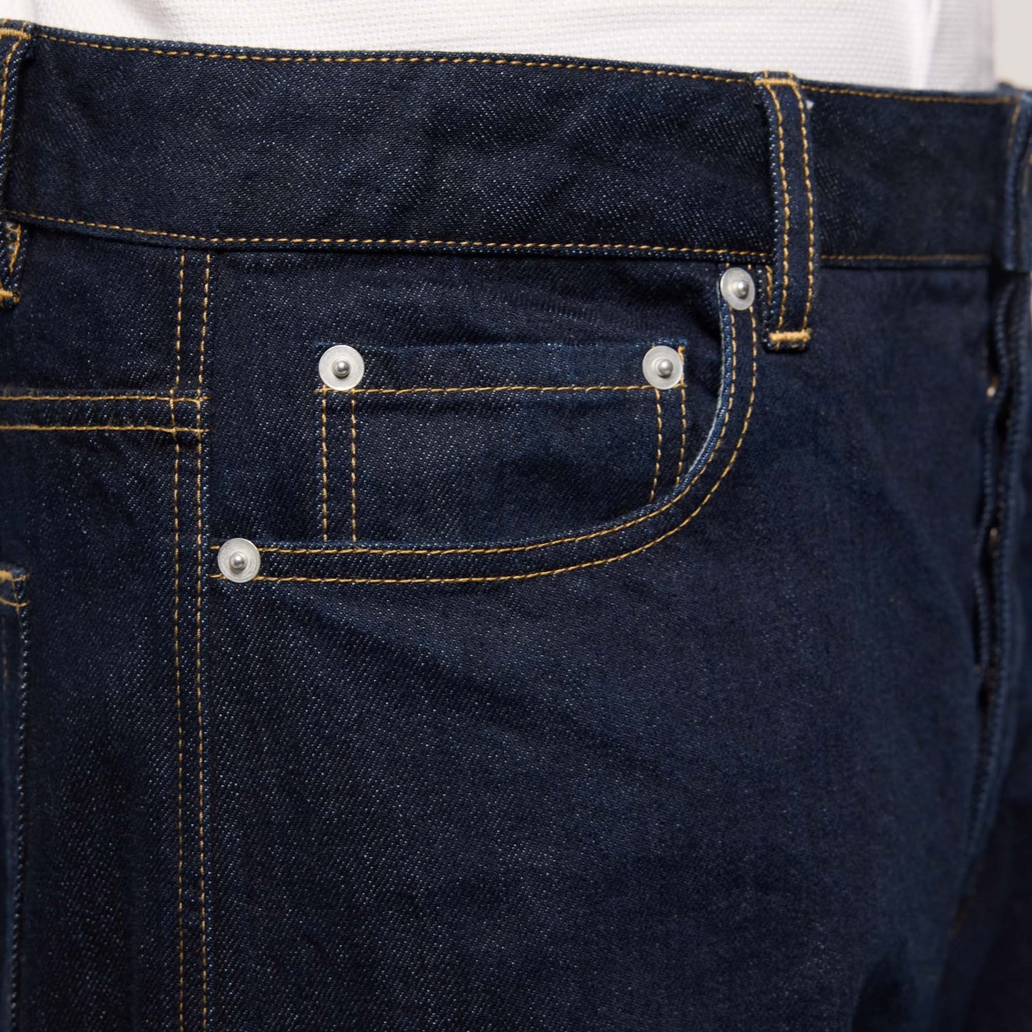 Jean selvedge droit brut en coton biologique italien