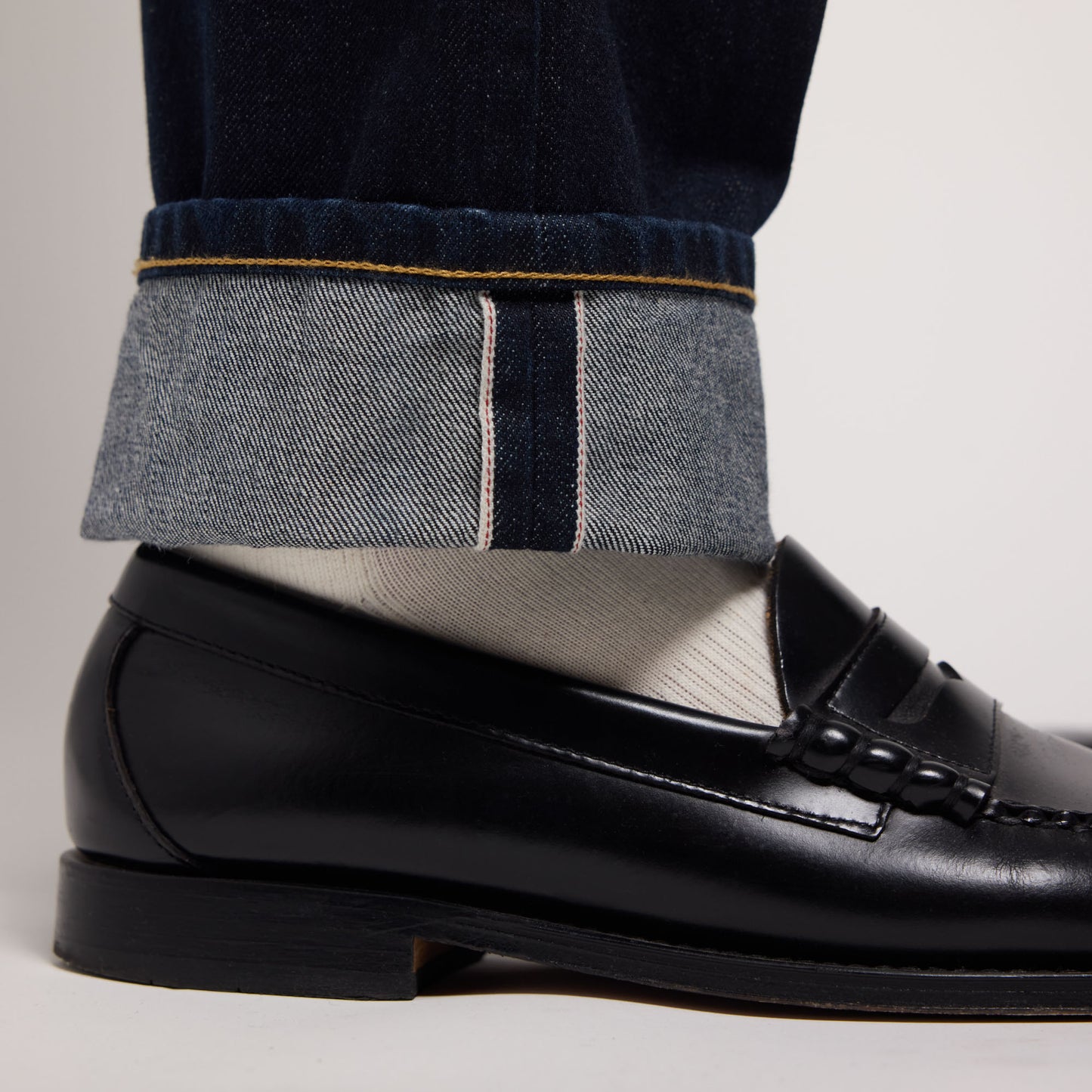 Jean selvedge droit brut en coton biologique italien