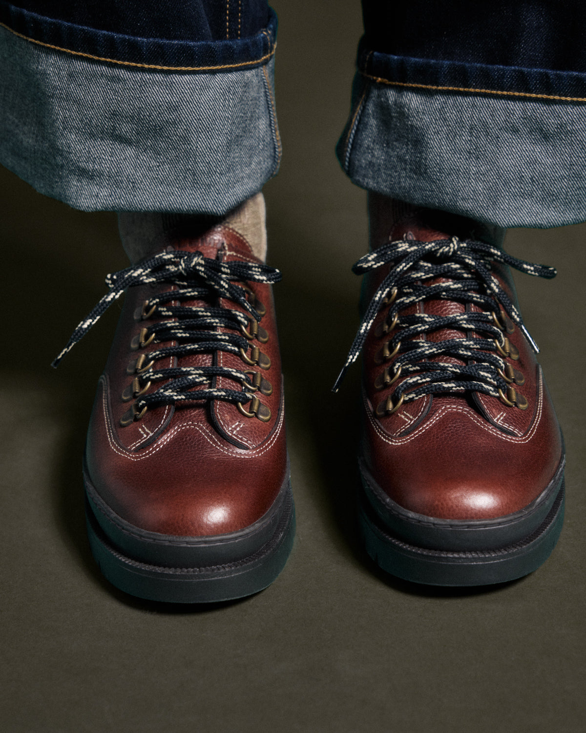 Hiking-boots basses en cuir grainé marron Hast x Kleman