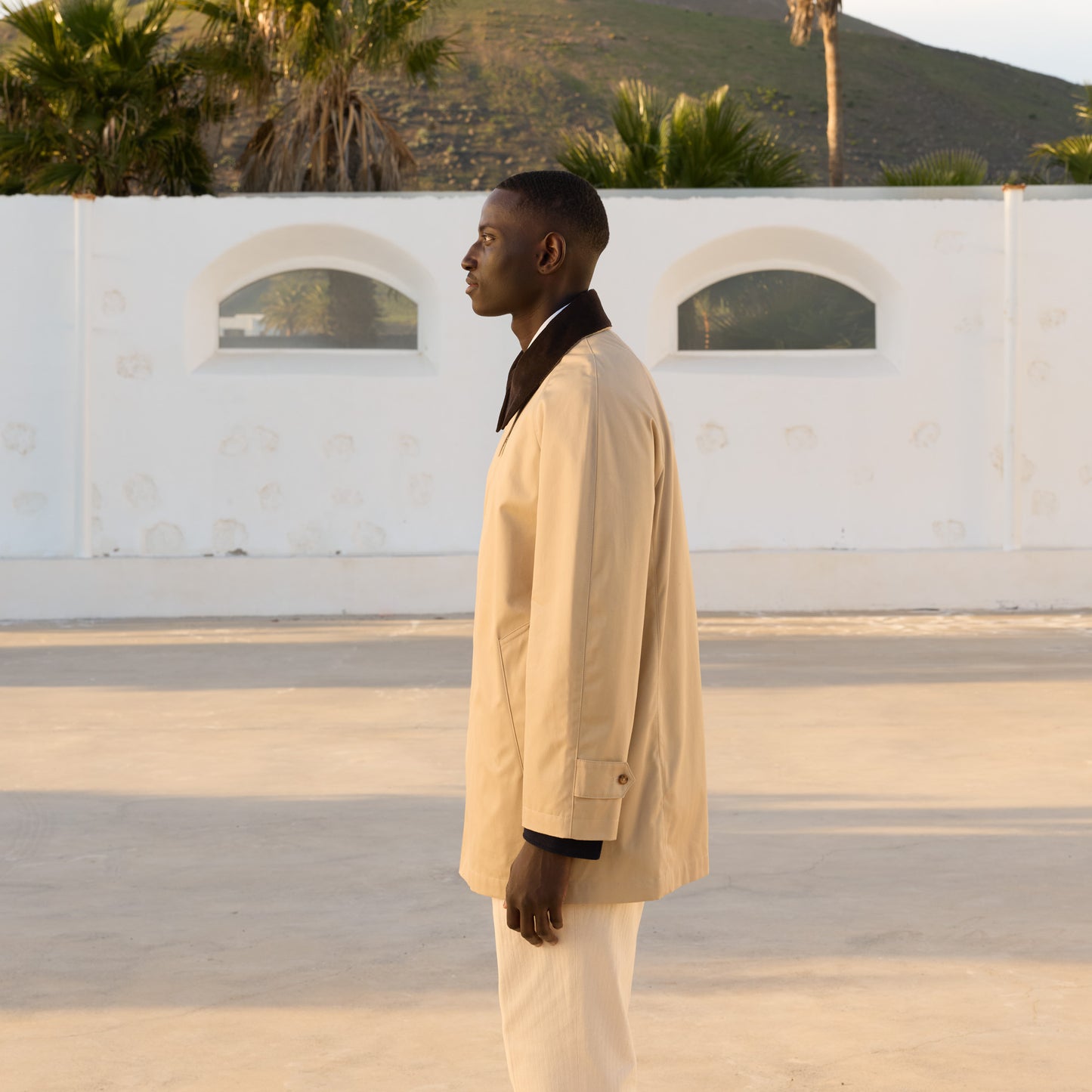 Manteau en coton imperméable beige col velours marron