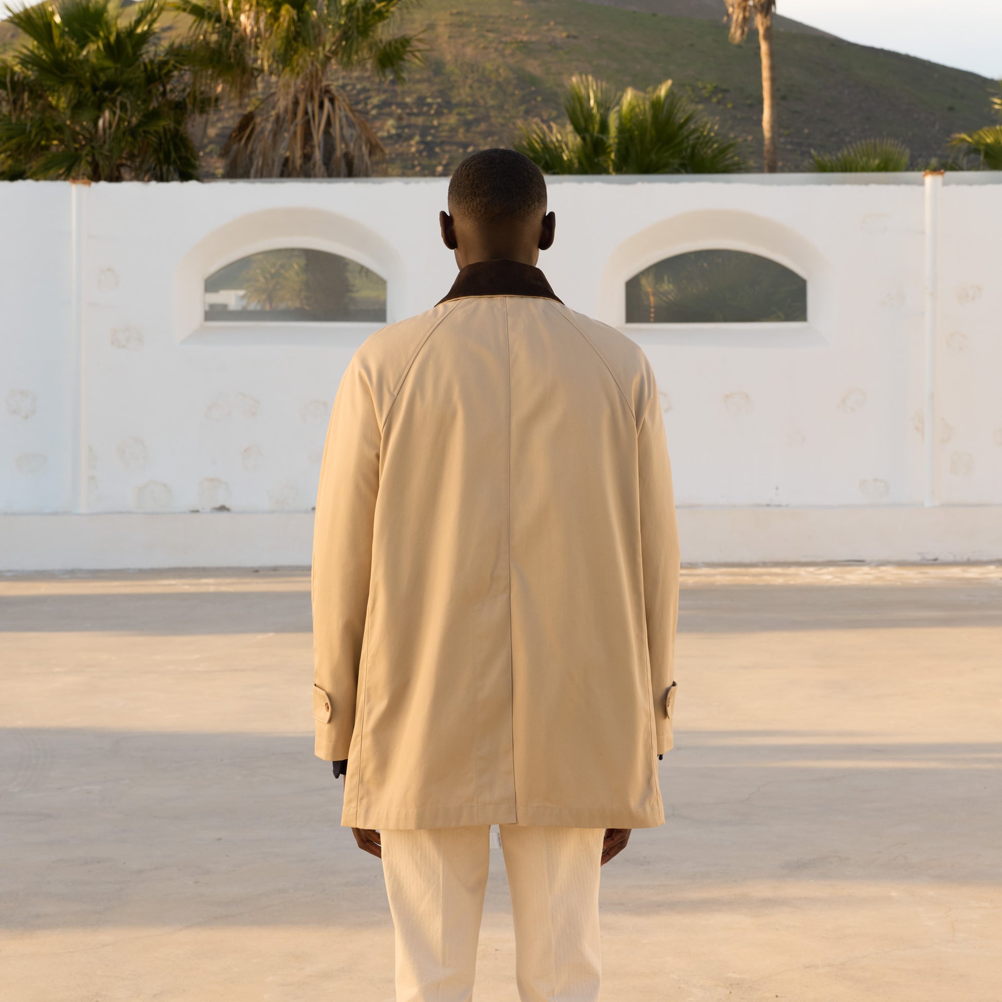 Manteau en coton imperméable beige col velours marron