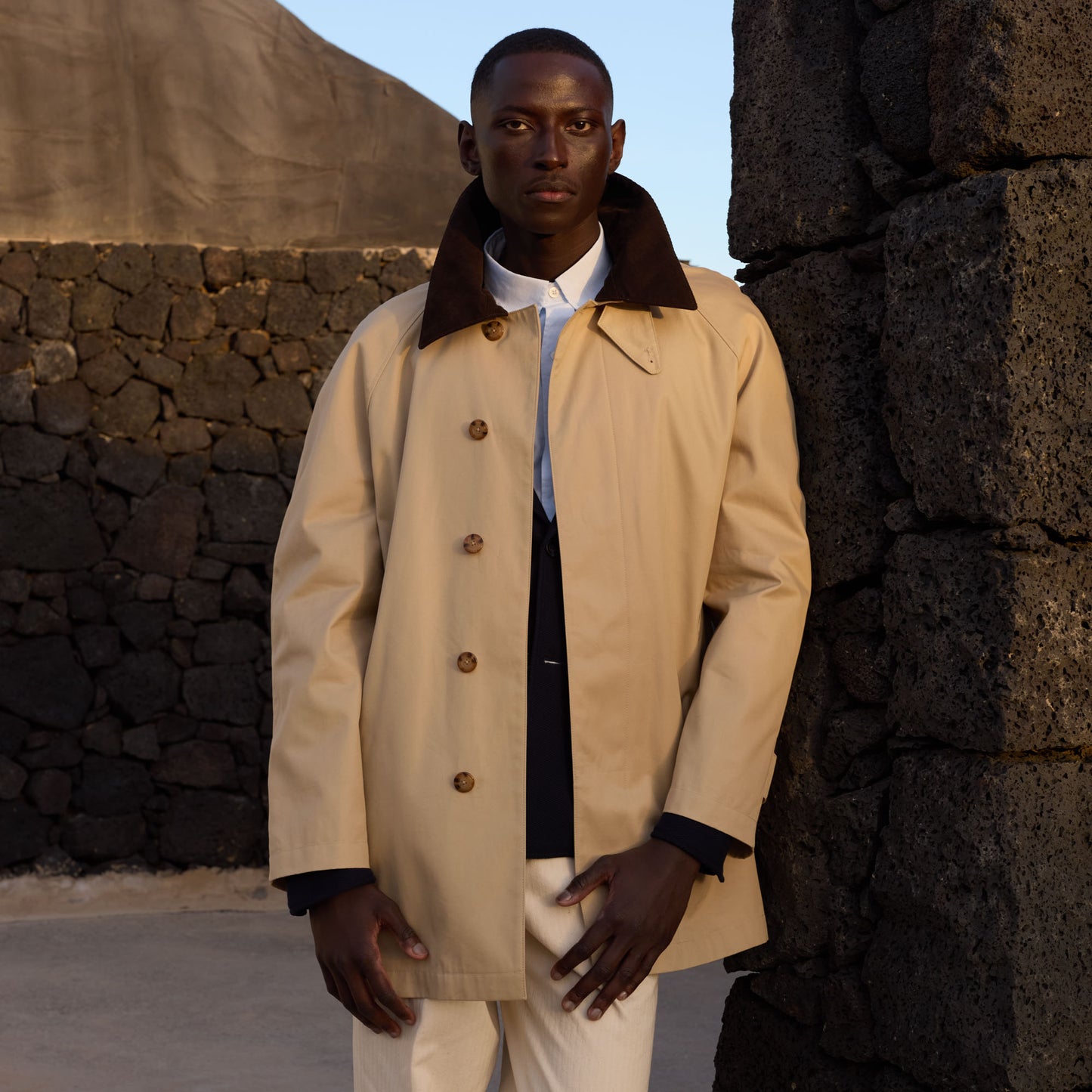 Manteau en coton imperméable beige col velours marron