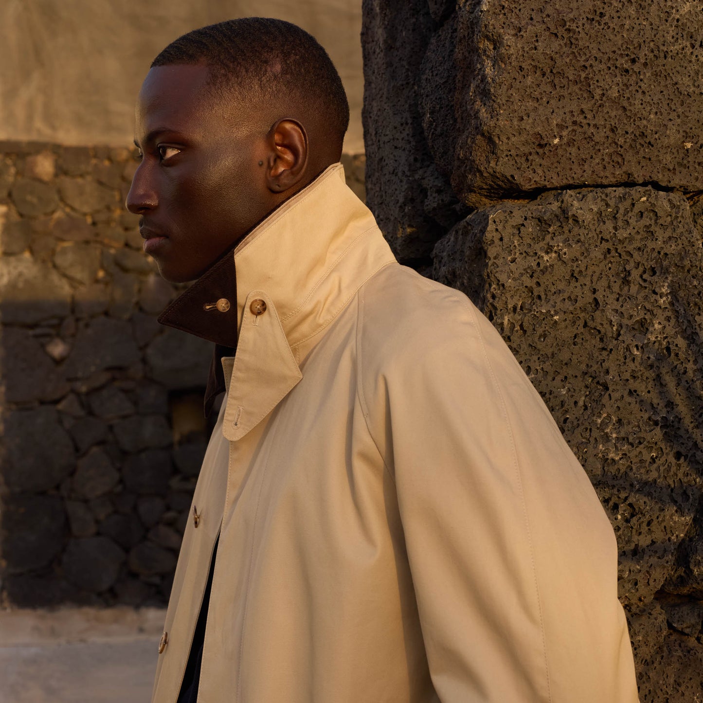 Manteau en coton imperméable beige col velours marron