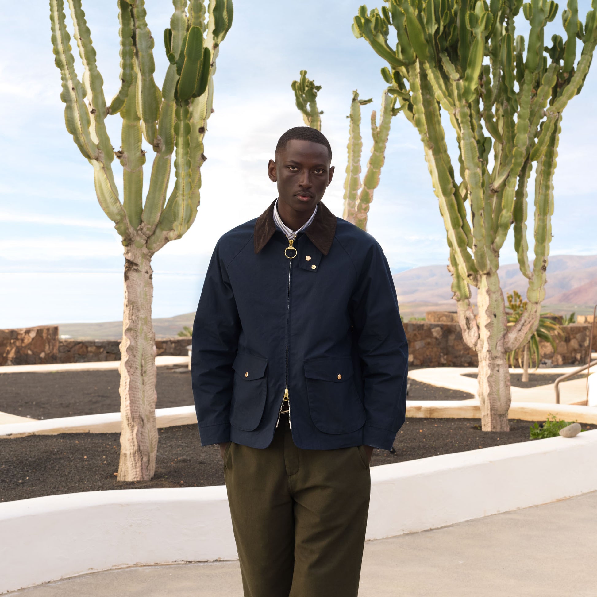 Blouson en coton ciré bleu col velours marron