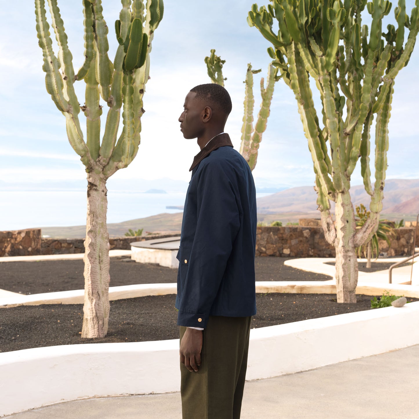 Blouson en coton ciré bleu col velours marron