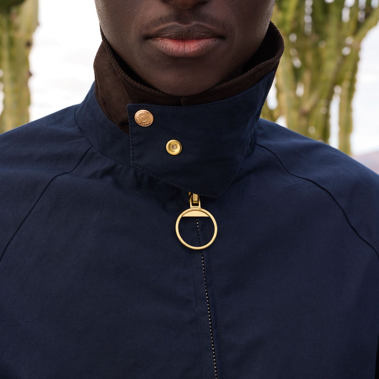 Blouson en coton ciré bleu col velours marron