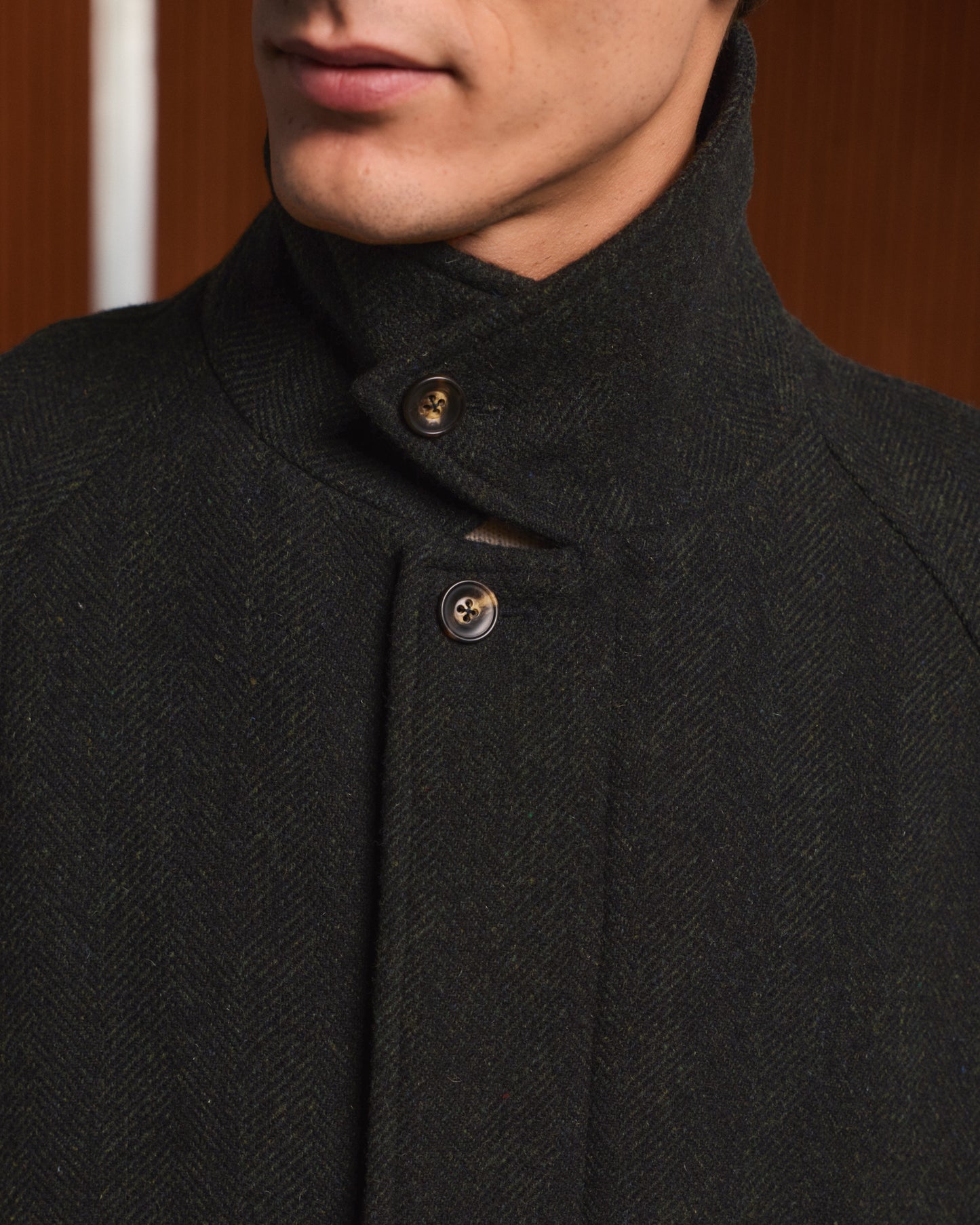 Manteau Balmacaan en laine vierge chevrons verts