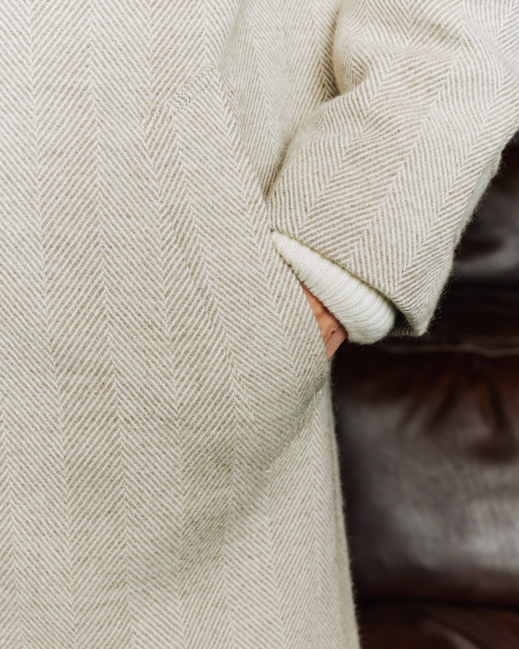 Manteau Balmacaan en laine vierge chevrons écru